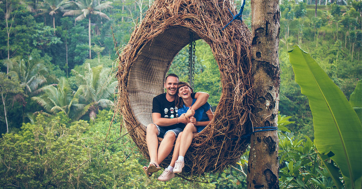 couple in tree house